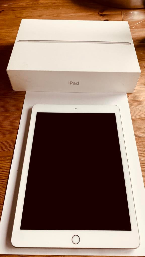 I Pad 32GB 5e generatie (2017) grijs en wit, Ophalen of Verzenden, Zo goed als nieuw