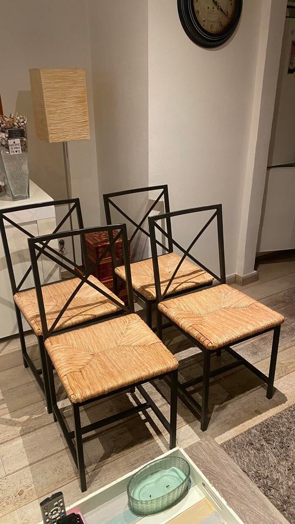 4 eetstoelen in riet met ijzeren onderstel zwart., Maison & Meubles, Chaises, Landelijk, Enlèvement, Utilisé, Osier ou Rotin