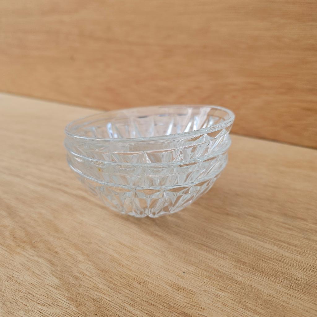 3 glazen schaaltjes - geslepen, Gebruikt, Ophalen of Verzenden, Overige stijlen, Glas