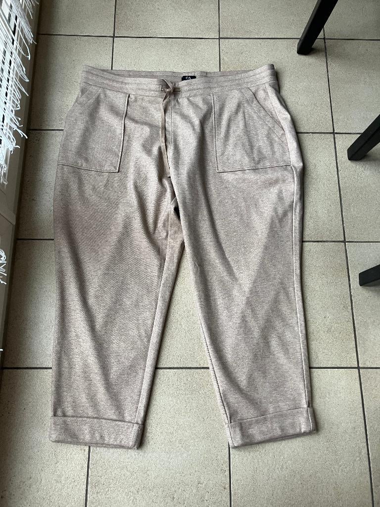 Nieuwe bruine / beige kleurige joggingbroek - Maat 52, Kleding | Dames, Grote Maten, Ophalen of Verzenden, Nieuw, Beige