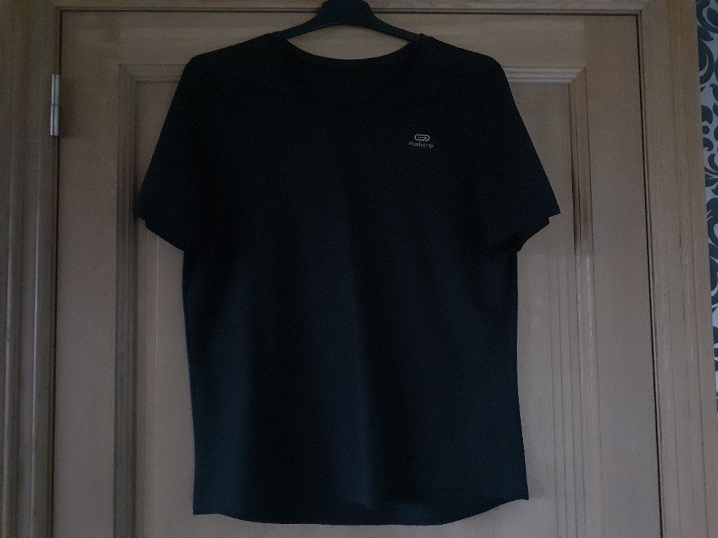 T-shirt Kalenji maat M zwart in mesh stof, Zwart, Ophalen of Verzenden, Zo goed als nieuw, Kalenji
