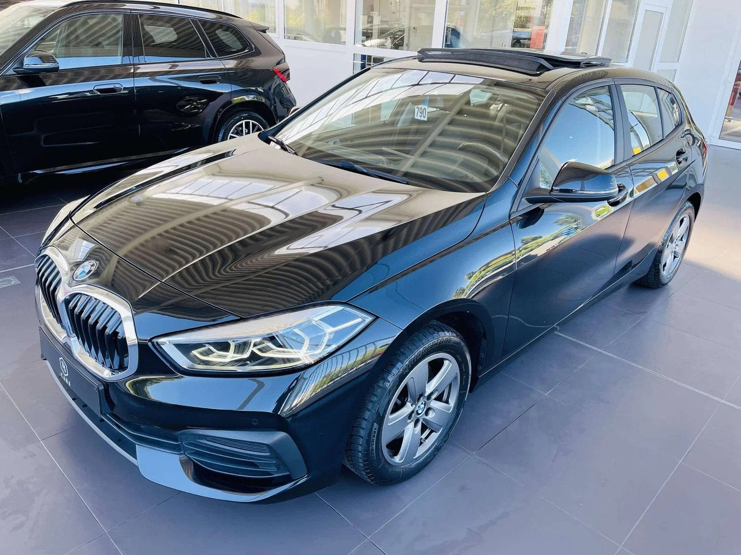 BMW 1 Serie 118 i * GARANTIE + TOIT PANO + LED + GPS PRO + C, Autos : Divers, Boîte manuelle, Berline, 1499 cm³, Noir