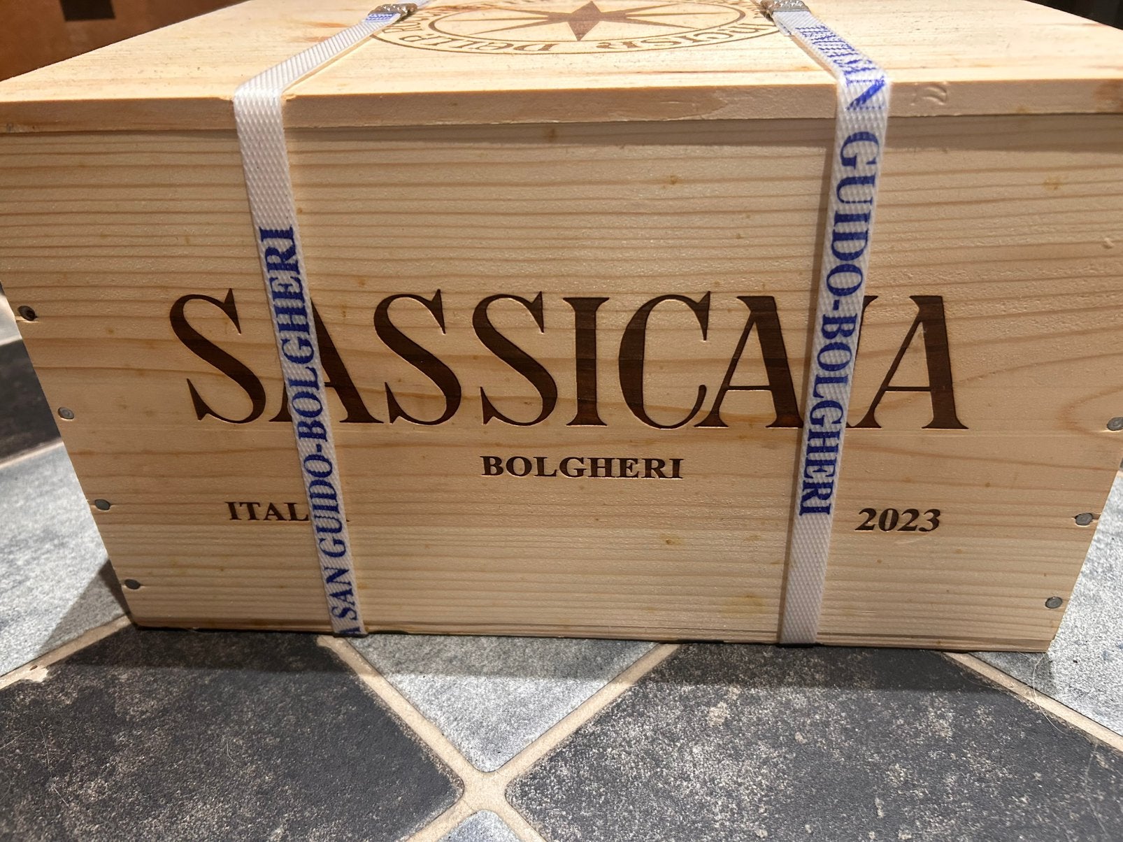 Coffret 6 bouteilles Sassicaia 2023 - 100/100 Robert Parker, Collections, Neuf, Enlèvement ou Envoi, Pleine, Vin rouge