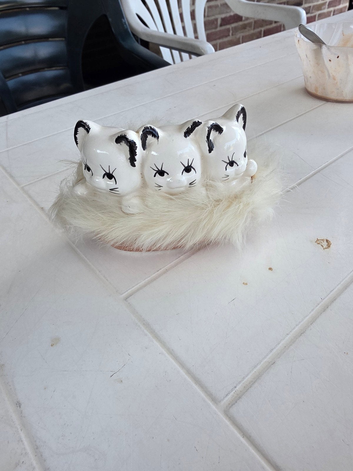 beeldje van 3 katten in mandje, Ophalen of Verzenden