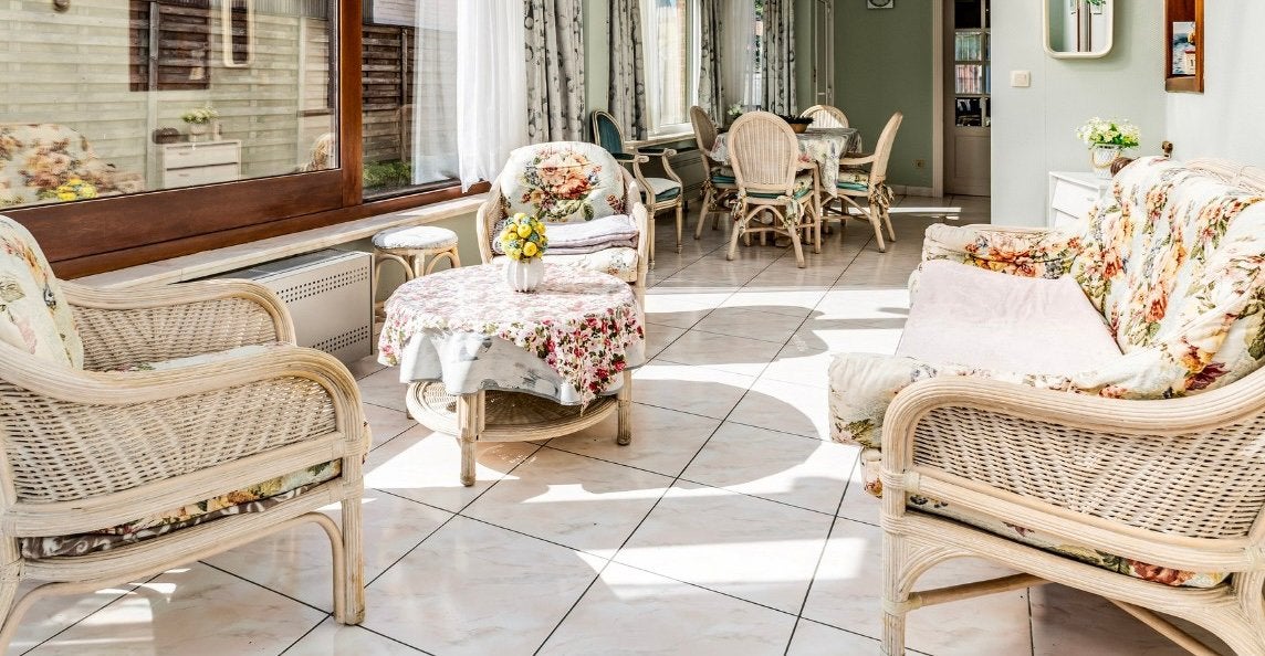 Witte rotan salon met zetels, salon- en eettafel & stoelen, Ophalen, Gebruikt