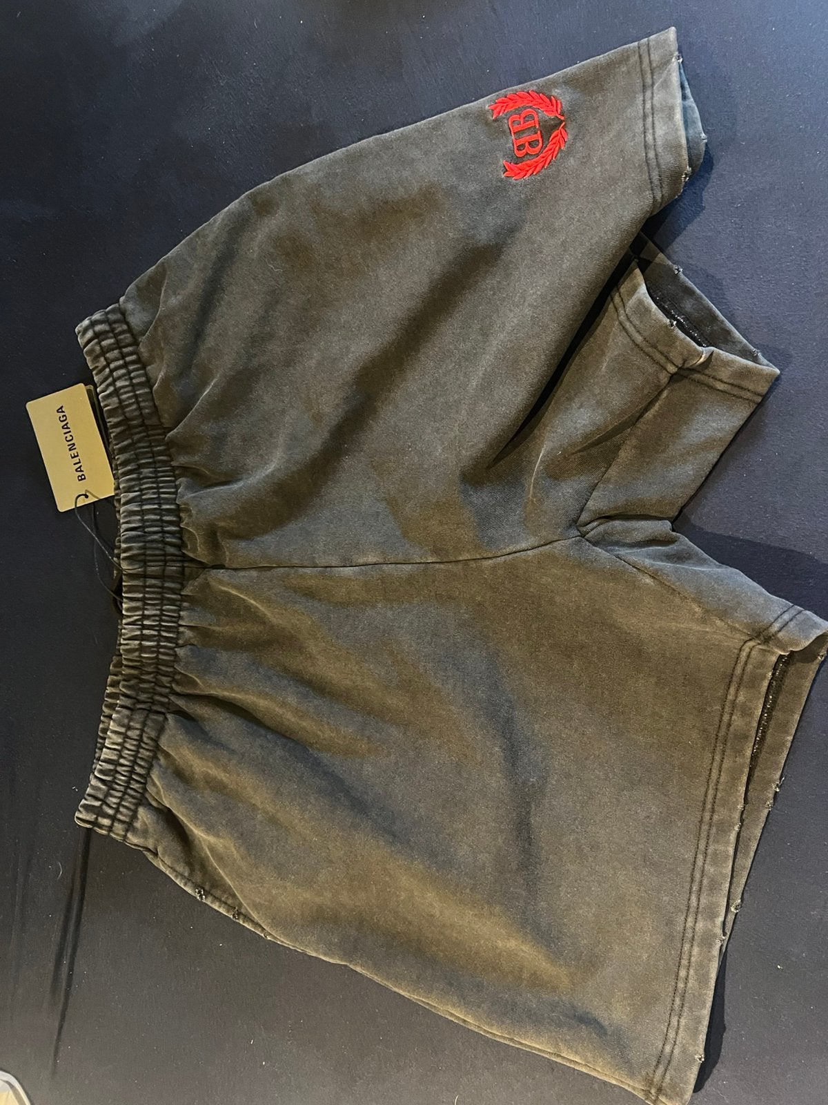 Balenciaga short / sweatshort zwart gewassen met rood logo, Vêtements | Hommes, Pantalons, Enlèvement ou Envoi, Comme neuf, Rouge