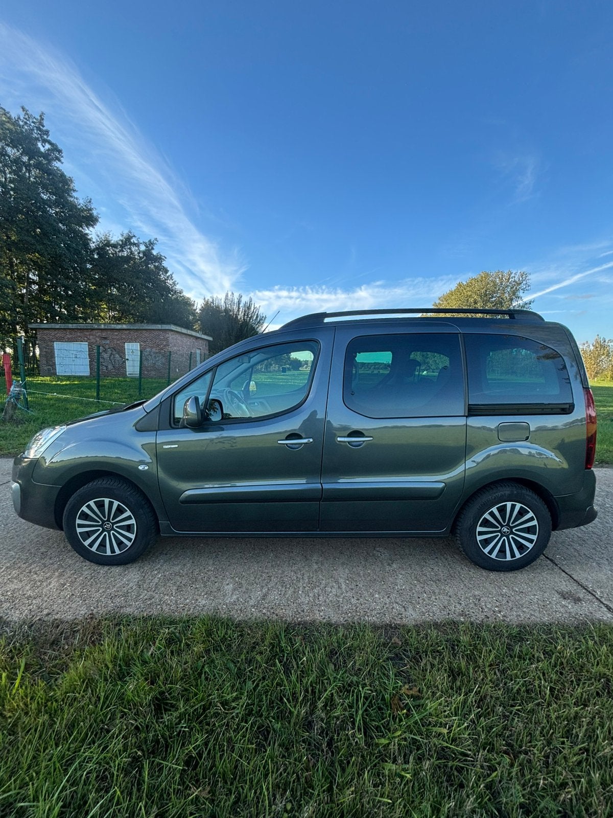Peugeot partner tepee, Auto's, Voorwielaandrijving, Dealer onderhouden, 1199 cc, Leder en Stof