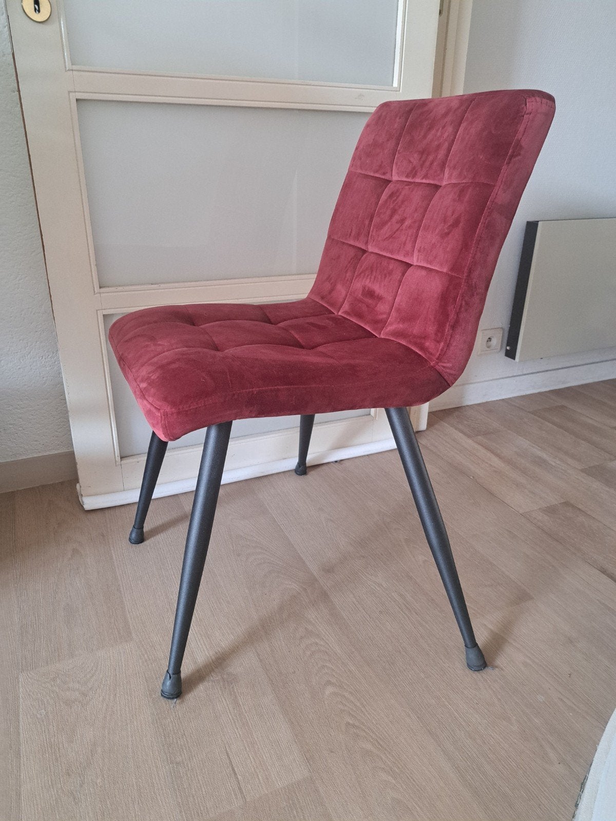 4 rode eetkamerstoelen, Ophalen, Zo goed als nieuw, Vier, Stof