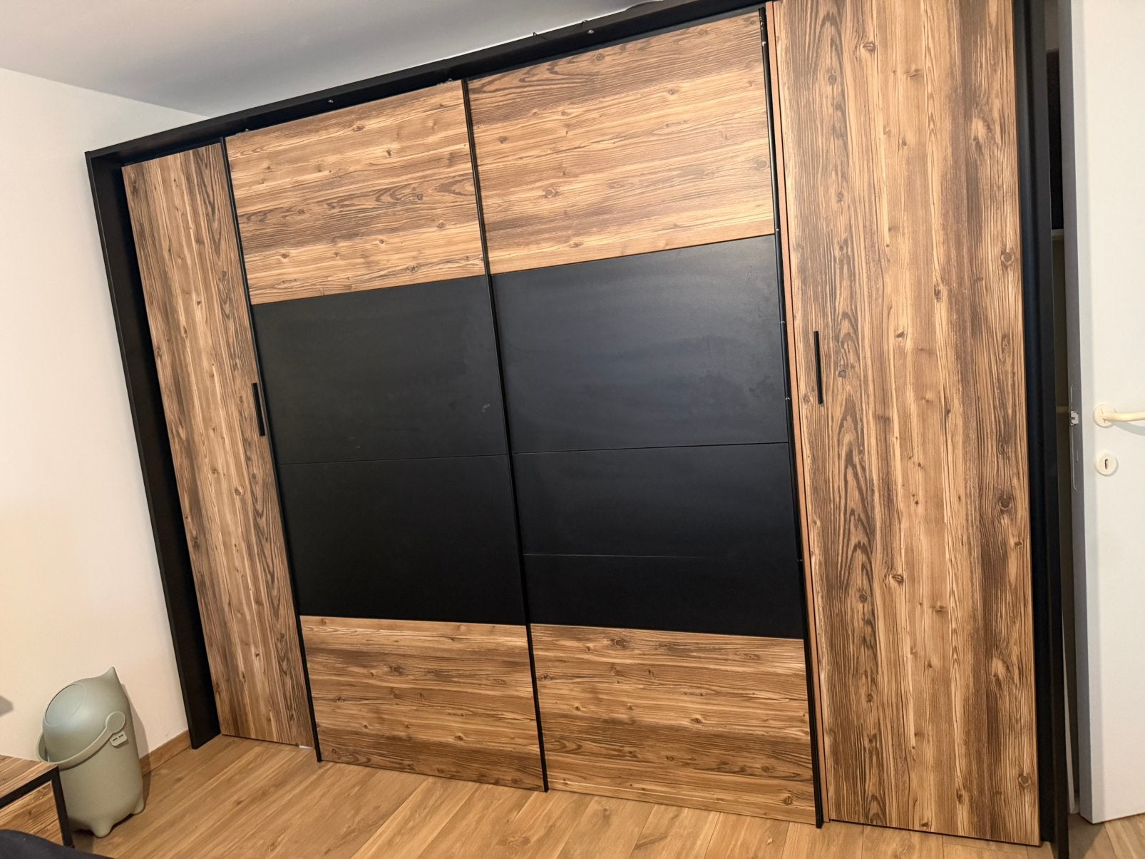 Chambre complète 180x200 avec grande armoire coulissante, Huis en Inrichting, Slaapkamer | Complete slaapkamers, Zo goed als nieuw