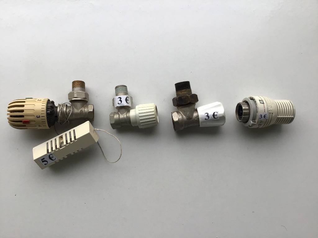 4 radiator knoppen waarvan 1 met voeler, Doe-het-zelf en Bouw, Verwarming en Radiatoren, Ophalen of Verzenden, Zo goed als nieuw