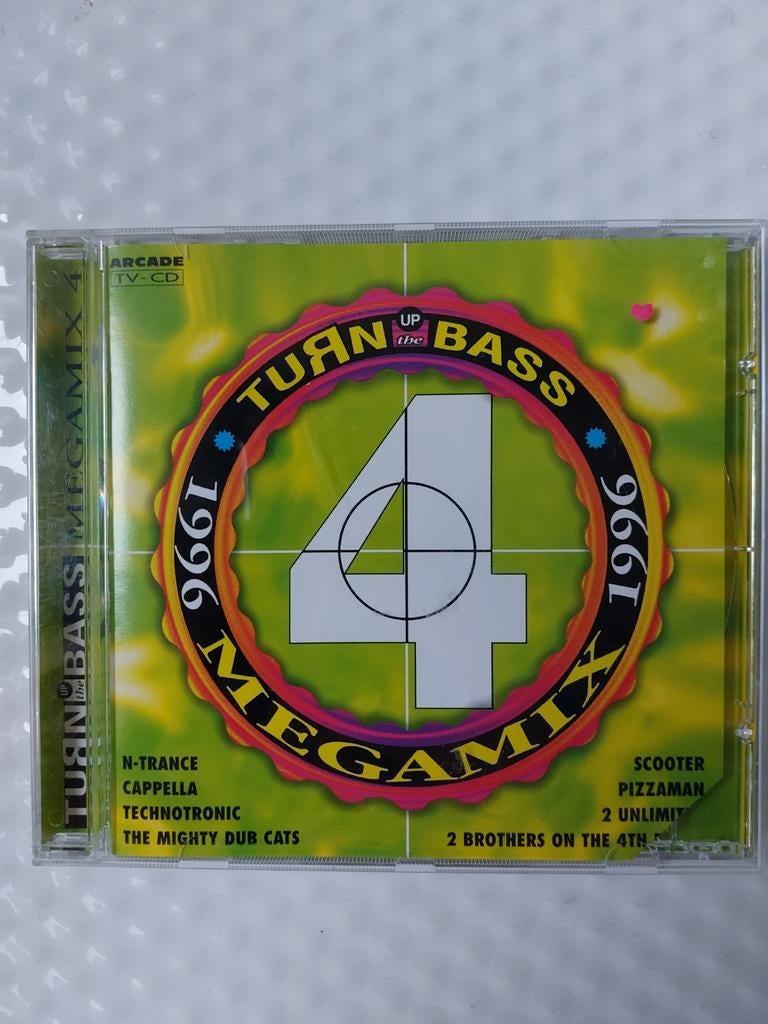 Turn Up The Bass - Mega Mix 4
(Denmark Edition), Cd's en Dvd's, Verzenden, Zo goed als nieuw