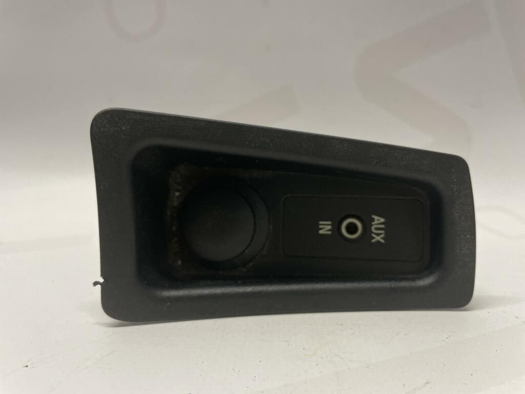 12 volt aansluiting BMW E81 61316930561, Gebruikt, -, -, Ophalen of Verzenden
