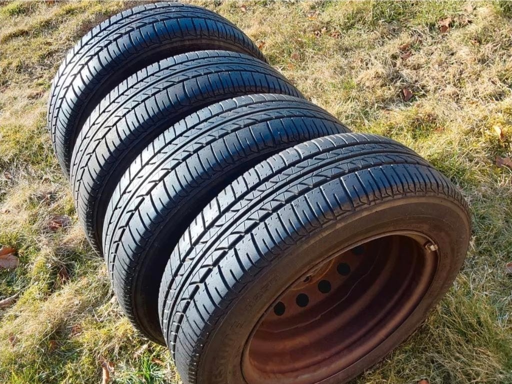 Très bons pneus été 175/65-15 avec jantes Fiat Punto, 15 pouces, Pneus et Jantes, 175 mm, Pneus été