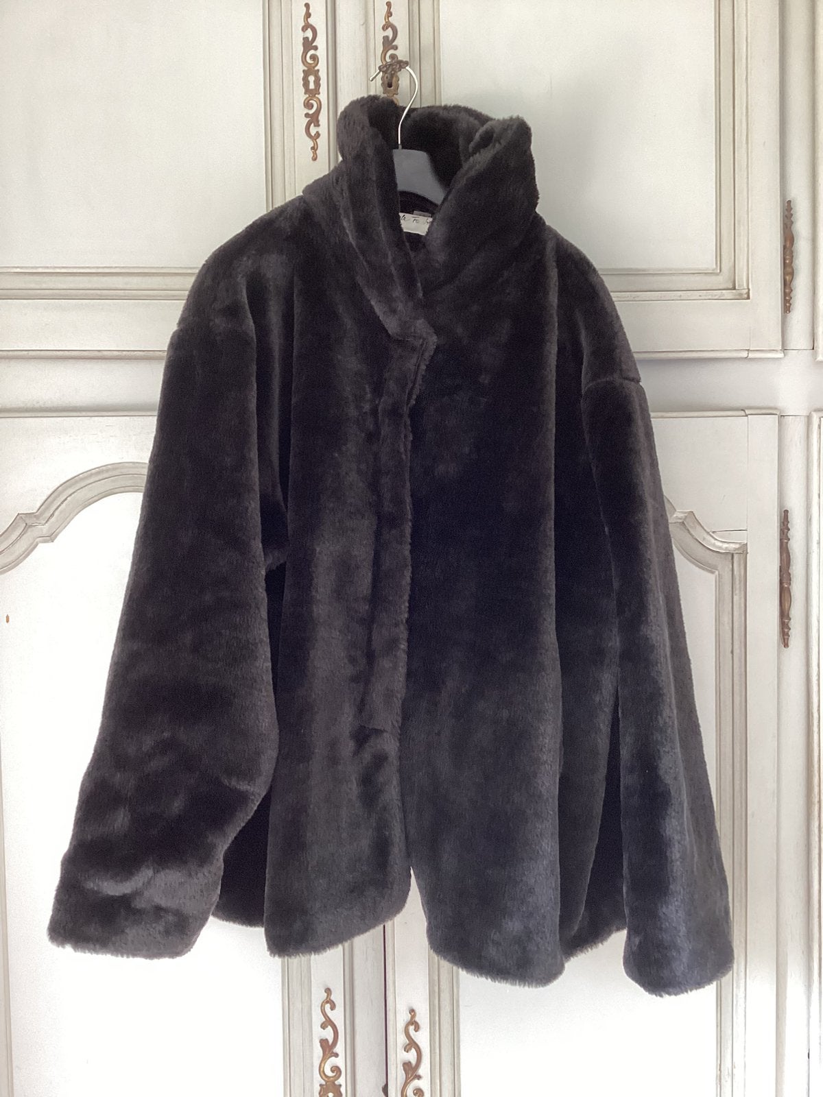 Veste en fausse fourrure taille 50, Enlèvement, Comme neuf