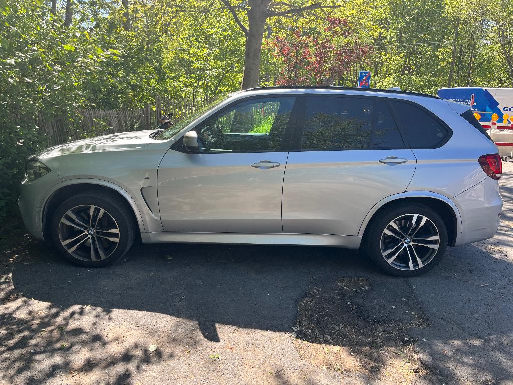 BMW X5 M50D, Cuir, Argent ou Gris, Achat, Noir
