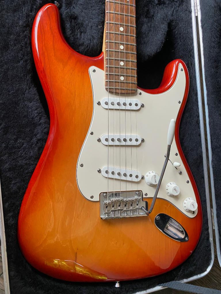 Fender Stratocaster Standard USA - comme neuve, Enlèvement ou Envoi, Comme neuf, Solid body, Fender