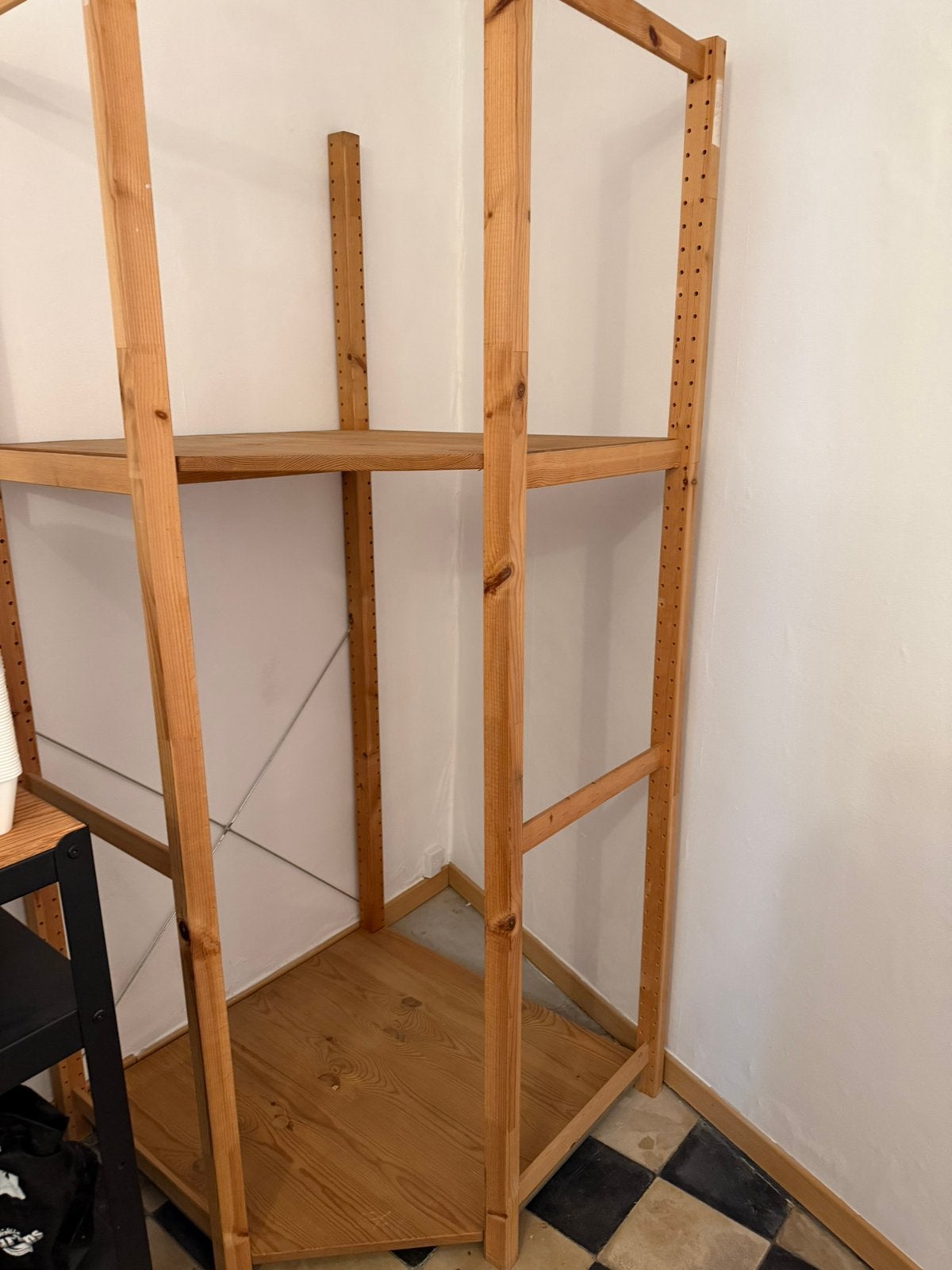 Ivar 4 hoekplanken en 1 steun voor de hoek achteraan, Maison & Meubles, Armoires | Étagères, Enlèvement, Comme neuf
