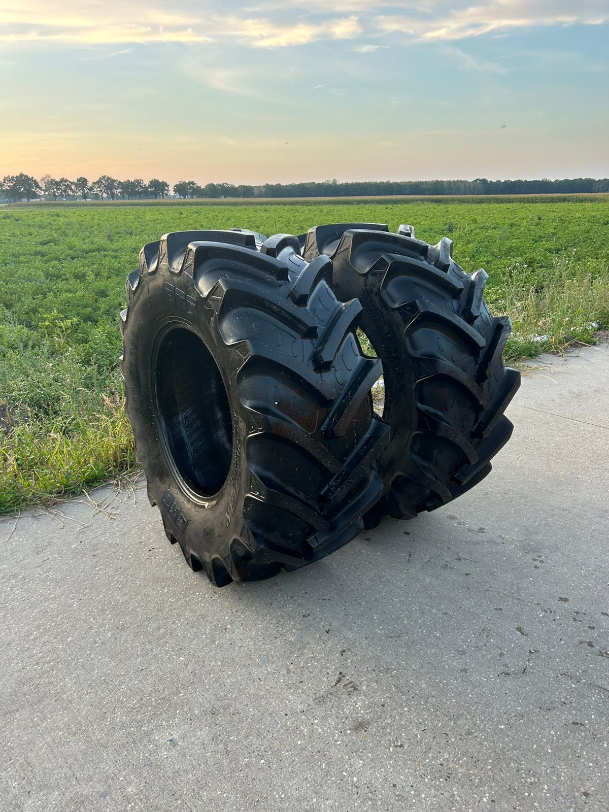 Bkt 600/70-30 landbouw banden, Ophalen