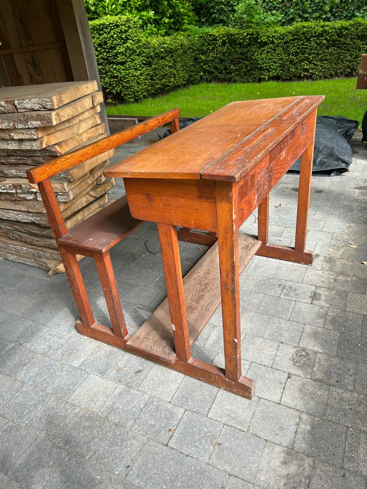 Bureau d'école authentique, Enlèvement, Utilisé