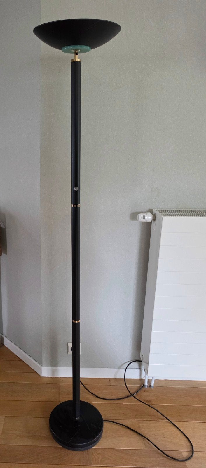 Zwarte Halogeen Vloerlamp / Uplighter – Postmodern Design, Huis en Inrichting, Ophalen of Verzenden, Gebruikt, Kunststof, 150 tot 200 cm
