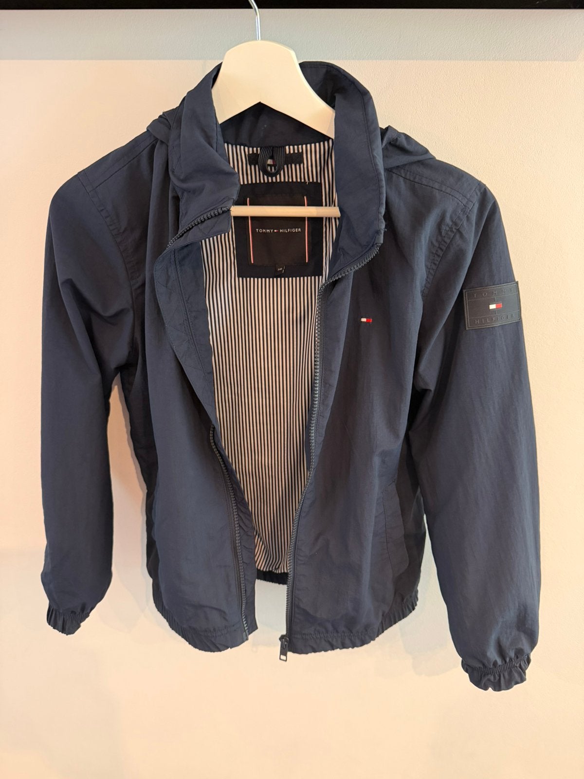 Jas Tommy Hilfiger 10 jaar, Kinderen en Baby's, Ophalen of Verzenden, Zo goed als nieuw, Jas
