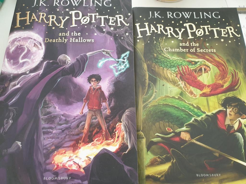 2 x J.K. Rowling - Harry Potter and the Deathly Hallows + 1, Boeken, Fantasy, Zo goed als nieuw, Ophalen of Verzenden