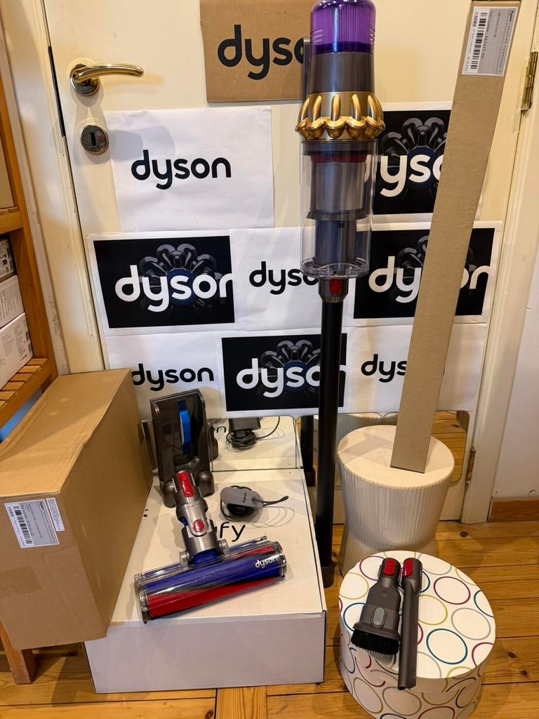 Dyson V11 comme sortie du magasin avec accessoires voir phot, Enlèvement ou Envoi
