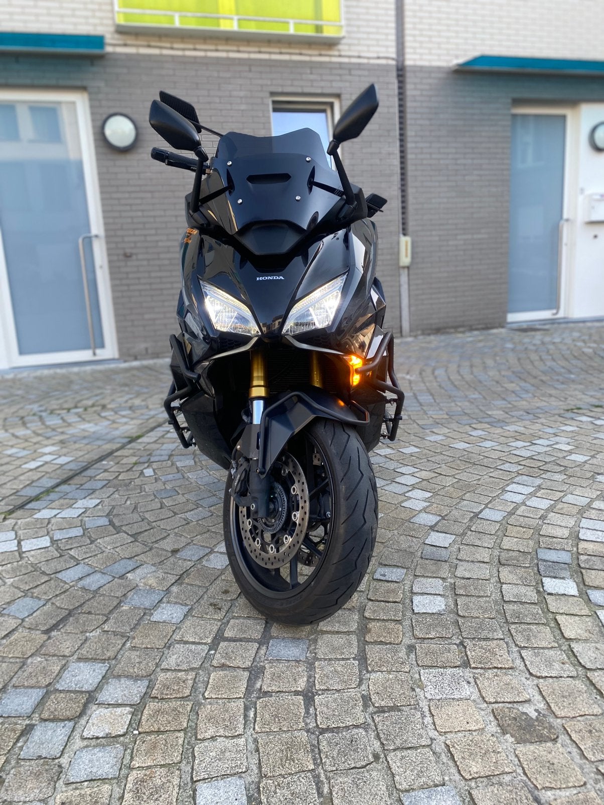 Honda forza 750 5000km full option custom akrapovic, Motoren, Particulier