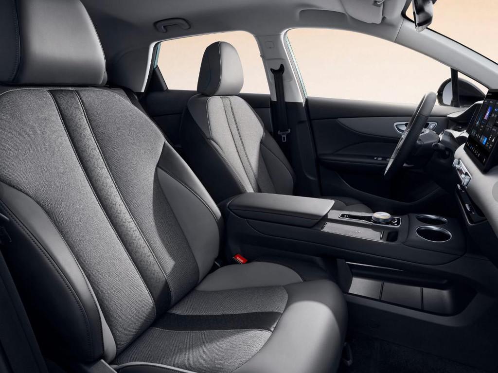MG MG4 64 kWh Premium, Auto's, Automaat, 1675 kg, 5 zetels, 500 kg