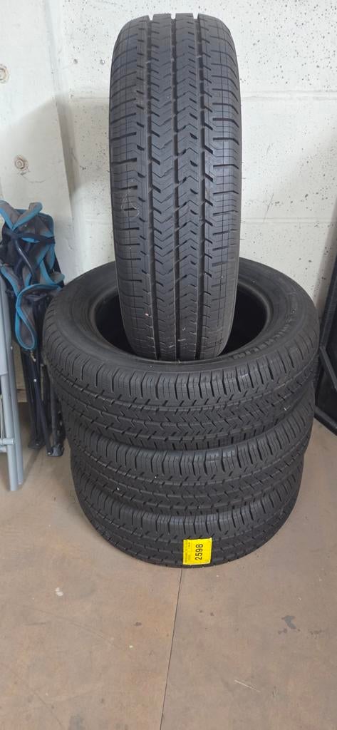 4 x 215/60R17 Michelin Agilis, Autos : Pièces & Accessoires, Enlèvement, Neuf