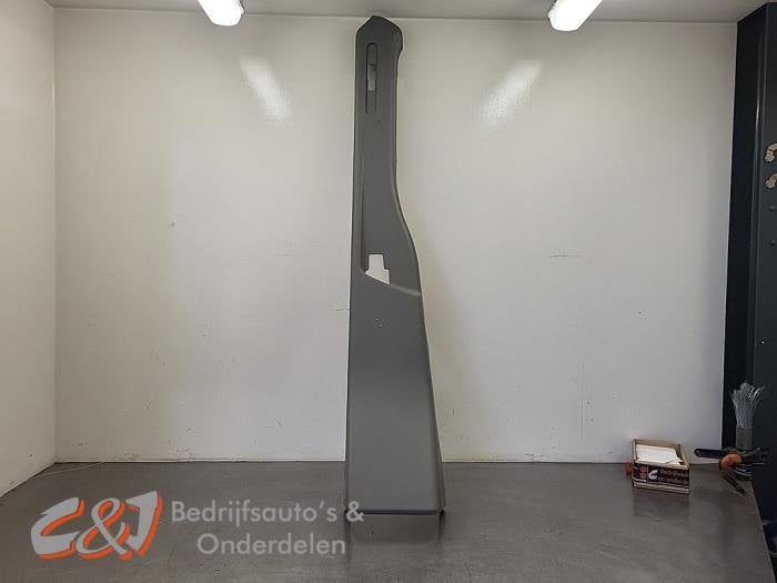 Montant centre gauche d'un Nissan Interstar, -, 3 mois de garantie, Utilisé, -