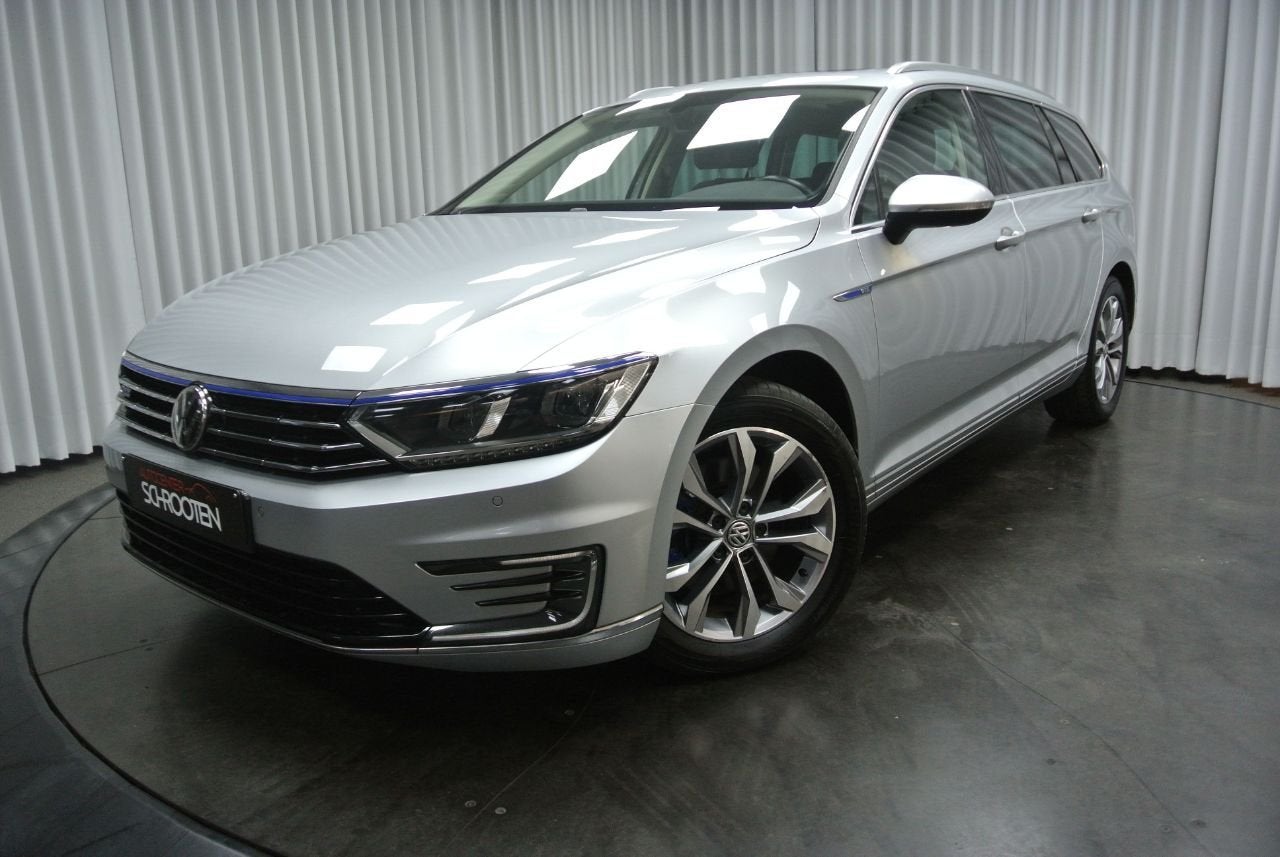 Volkswagen Passat GTE/AUTOMAAT/PANO (bj 2018), Auto's, Automaat, Automatische klimaatregeling, Gebruikt, 4 cilinders