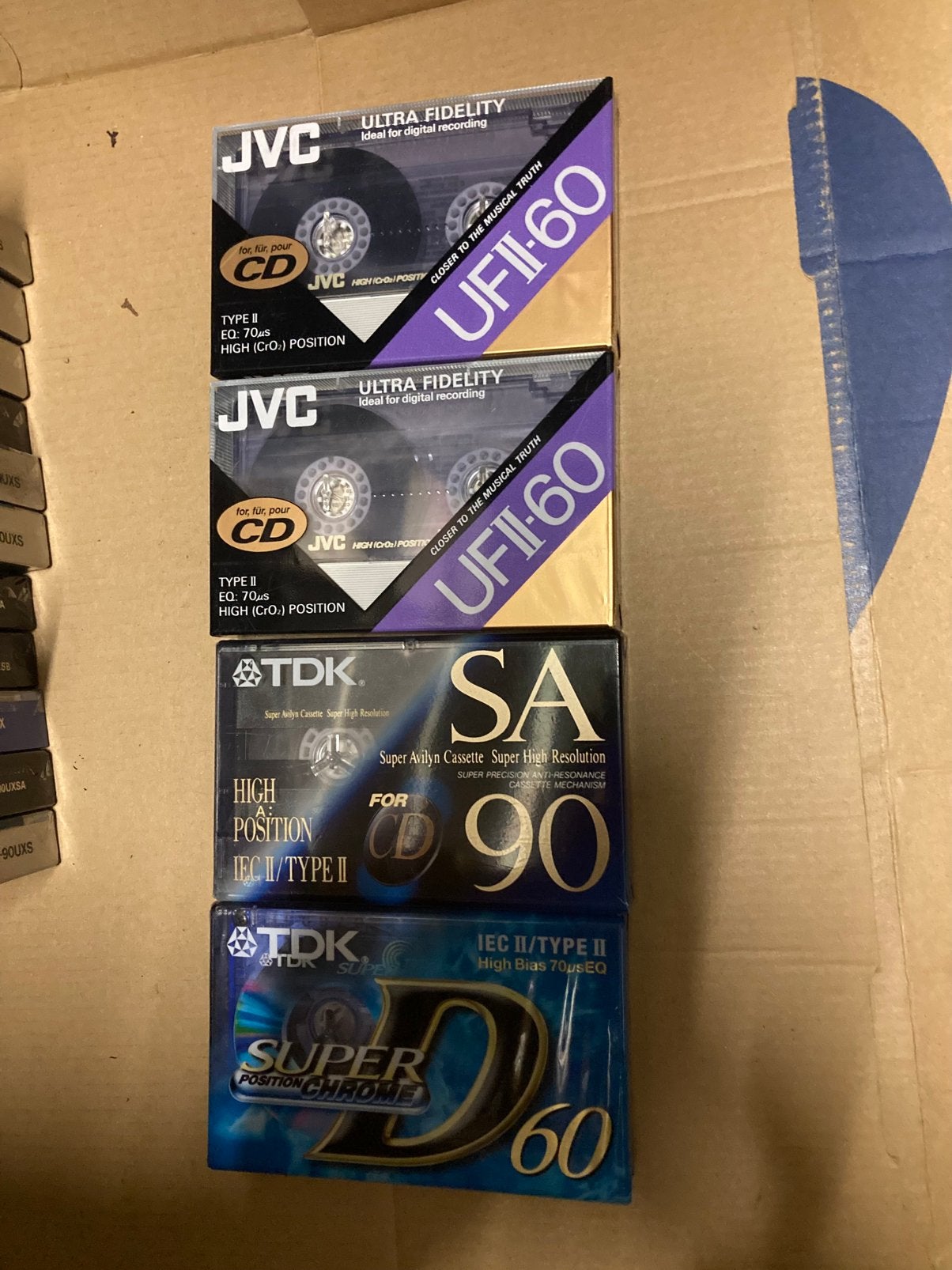 Sangles à cassette TDK, JVC chromées, Enlèvement ou Envoi, Neuf, dans son emballage, 2 à 25 cassettes audio, Vierge