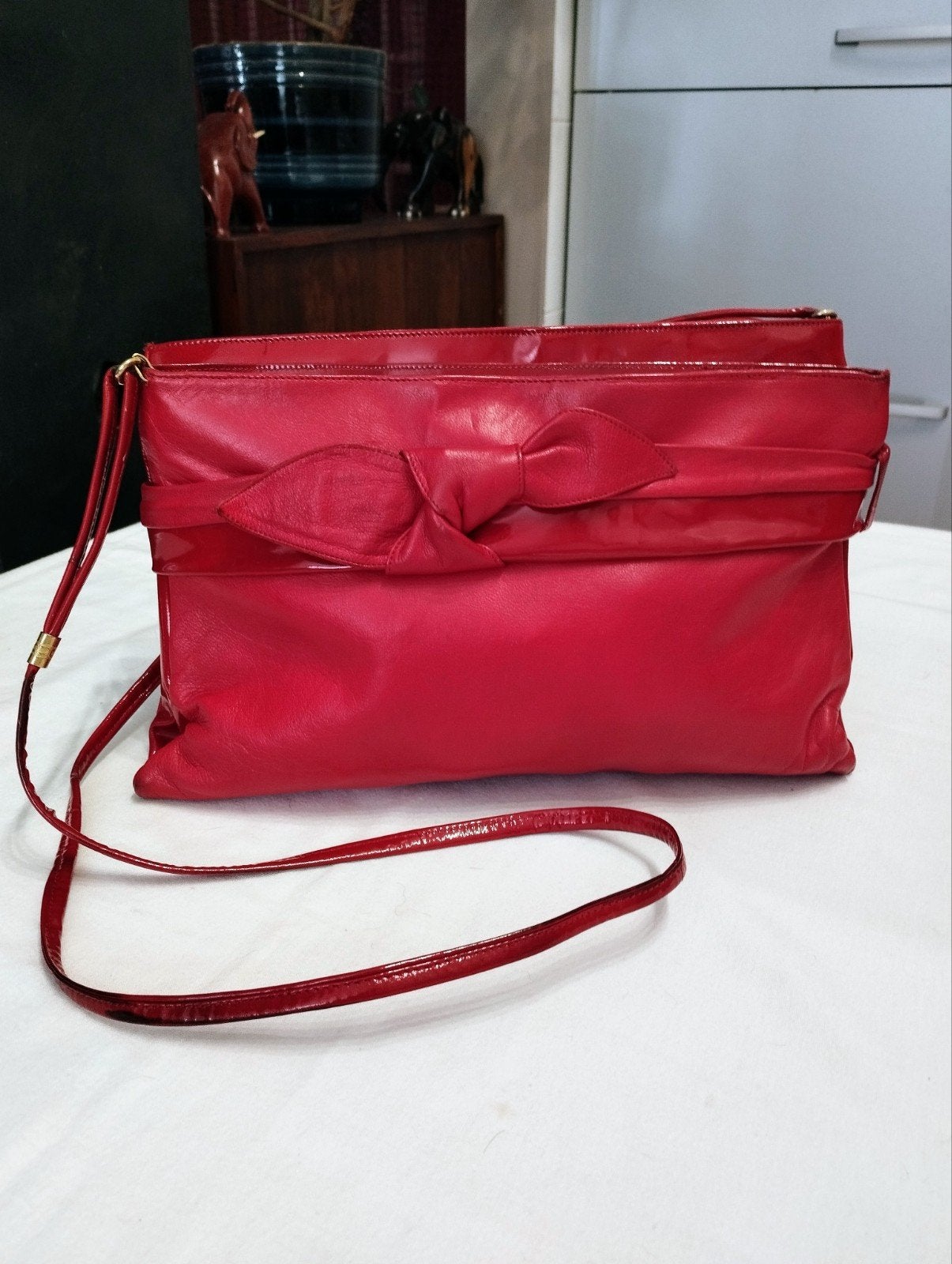 sac à bandoulière MELLUSO tout cuir en rouge 30 X 20 cm, Bijoux, Sacs & Beauté, Sacs | Sacs Femme, Enlèvement, Rouge, Sac à bandoulière