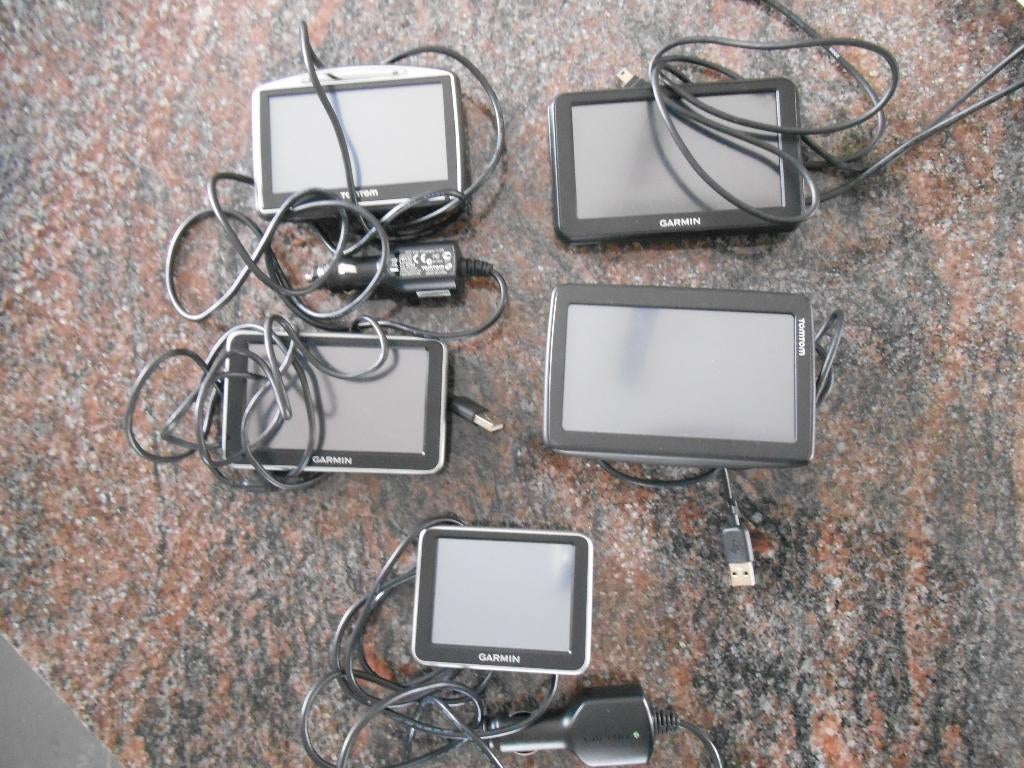 lot GPS TOMTOM & GARMIN + kabels, Ophalen of Verzenden