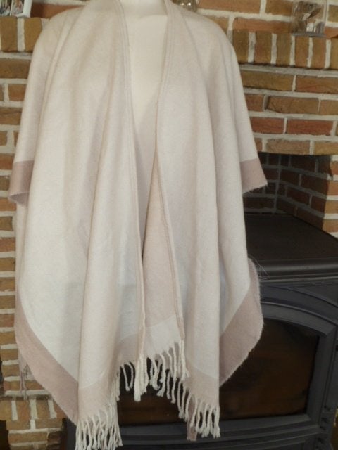 warme poncho dames , damart, Vêtements | Femmes, Damart, Enlèvement ou Envoi, Comme neuf