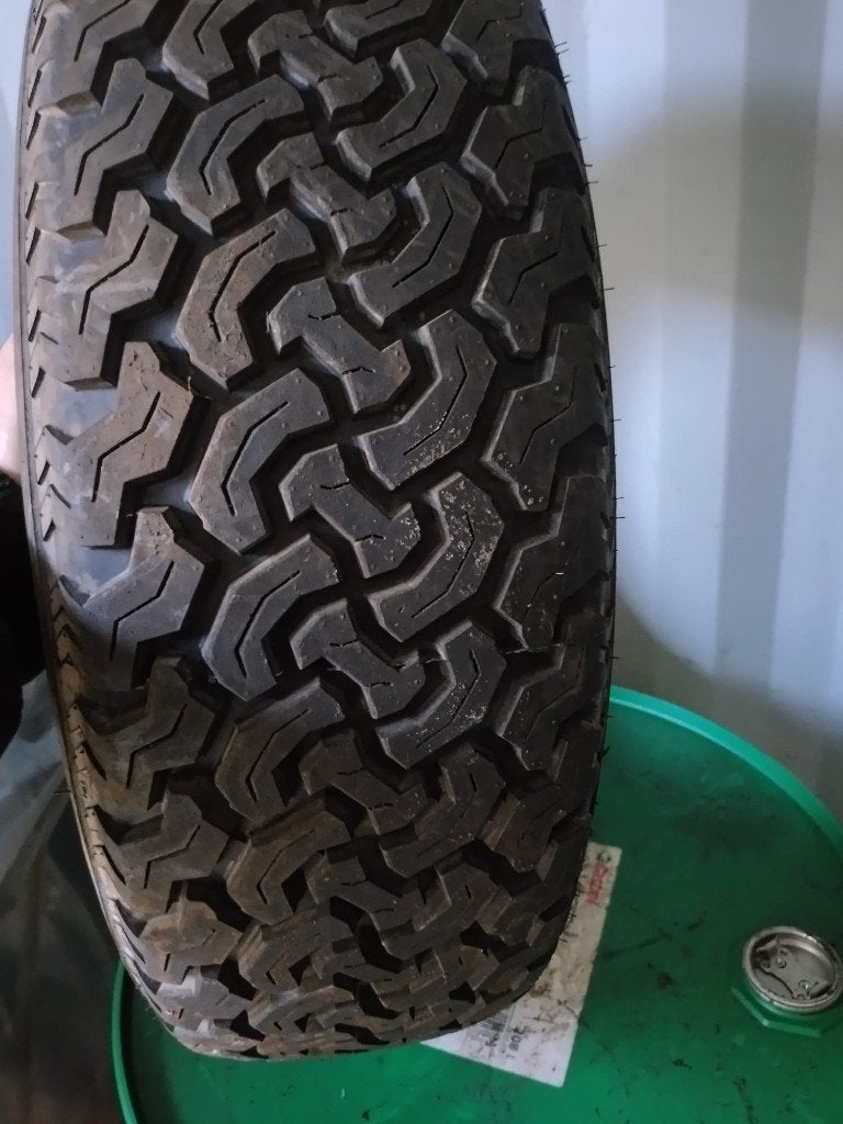 215/70R16, Ophalen, 215 mm, 16 inch, Nieuw
