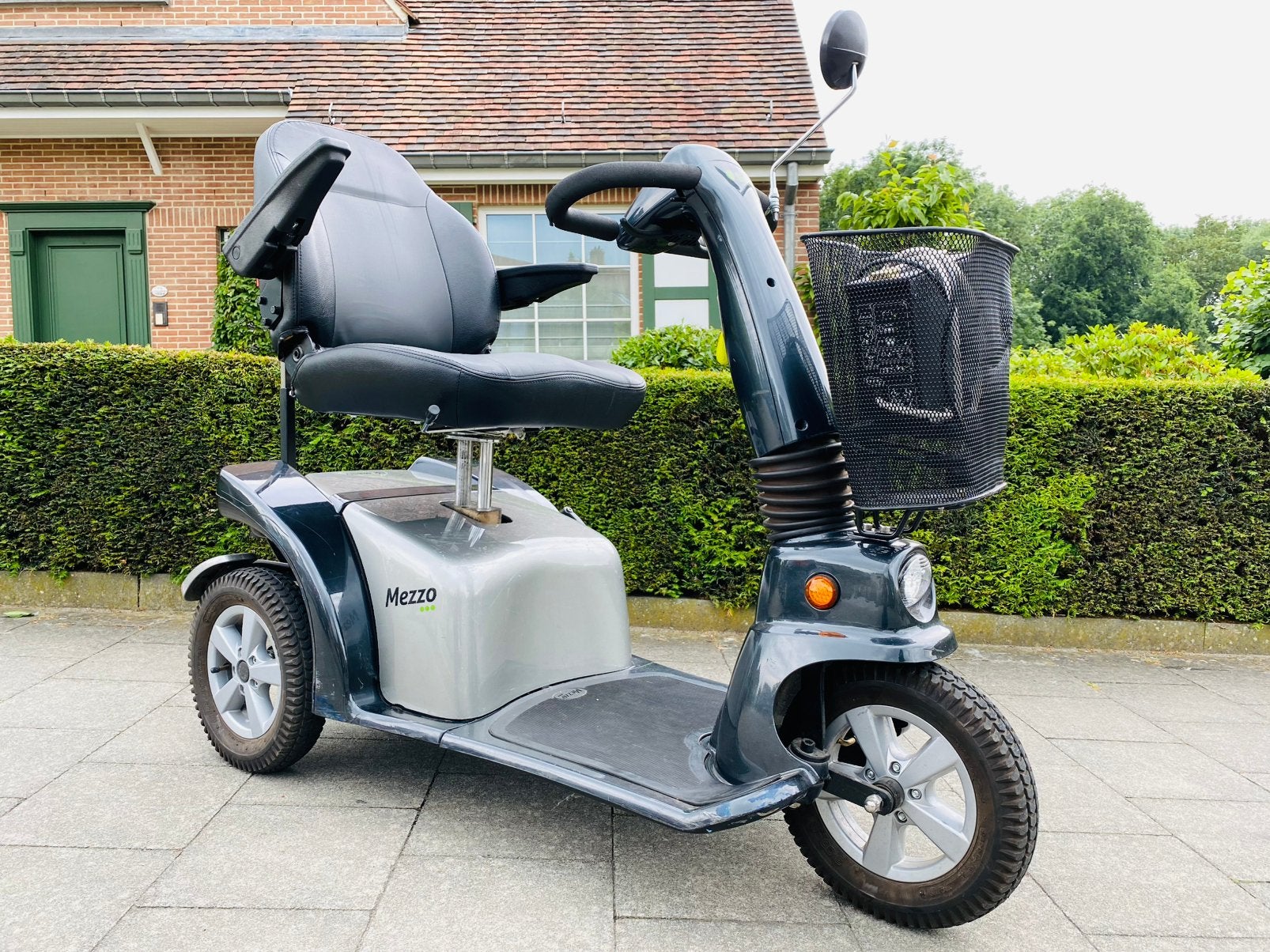 Bijna nieuw L & M Mezzo Scootmobiel inc Nieuwe accu, Ophalen of Verzenden, Inklapbaar, Zo goed als nieuw, Elektrische rolstoel