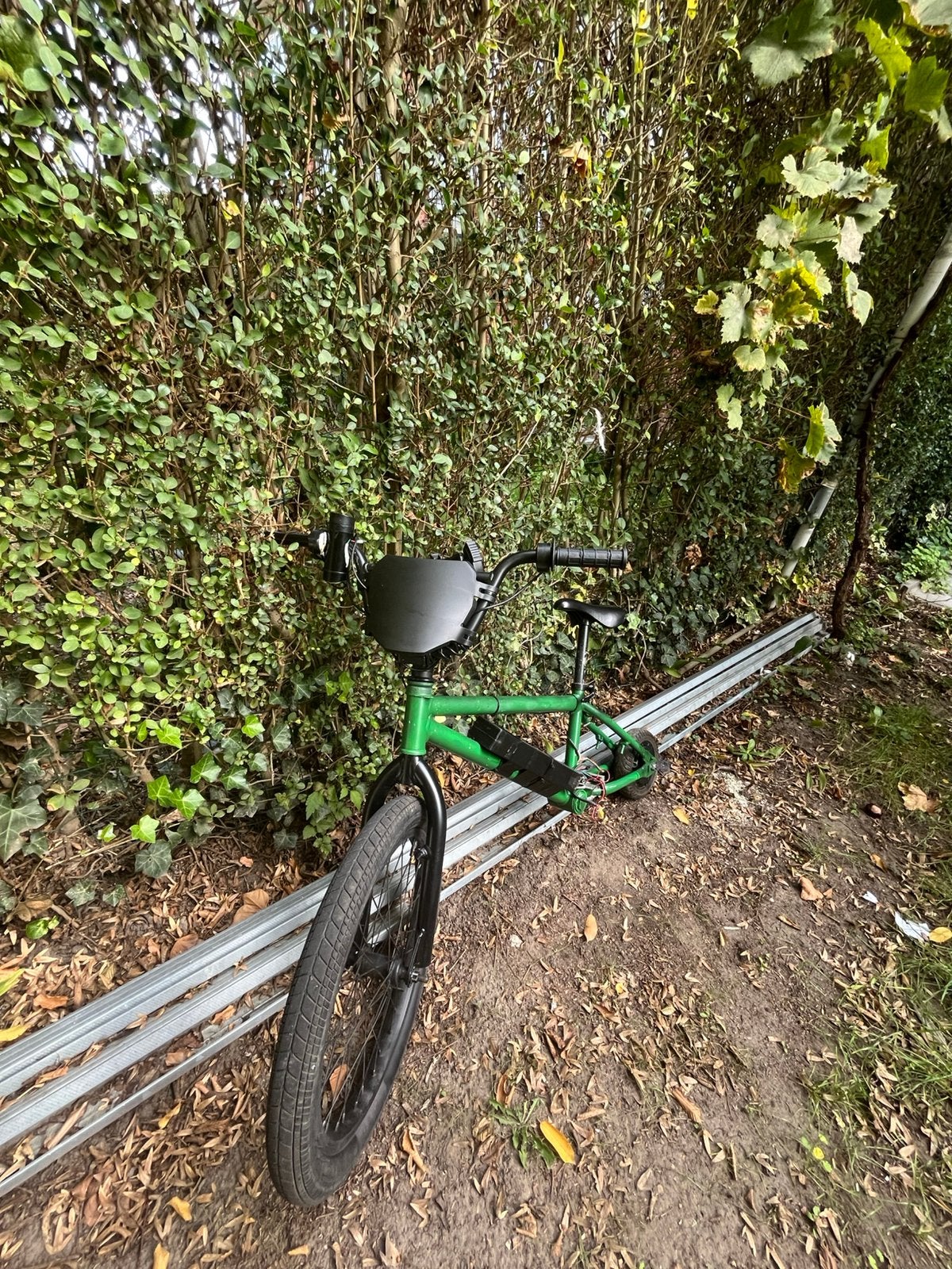 Mini surron donker groen, Fietsen en Brommers, Ophalen, Zo goed als nieuw
