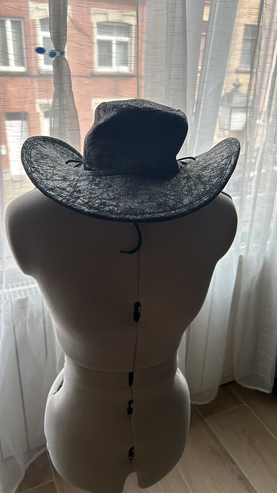 Chapeau noir, Hobby en Vrije tijd, Ophalen, Zo goed als nieuw