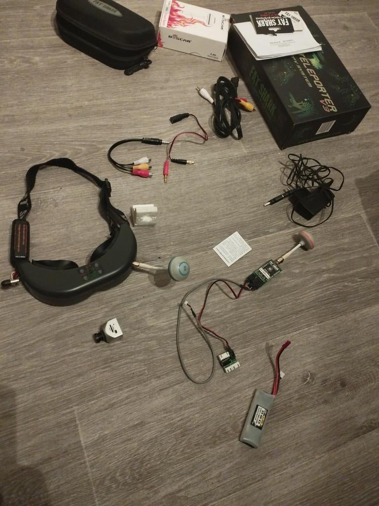 Avion radiocommandé lunettes FPV Skark v3 RC, Envoi