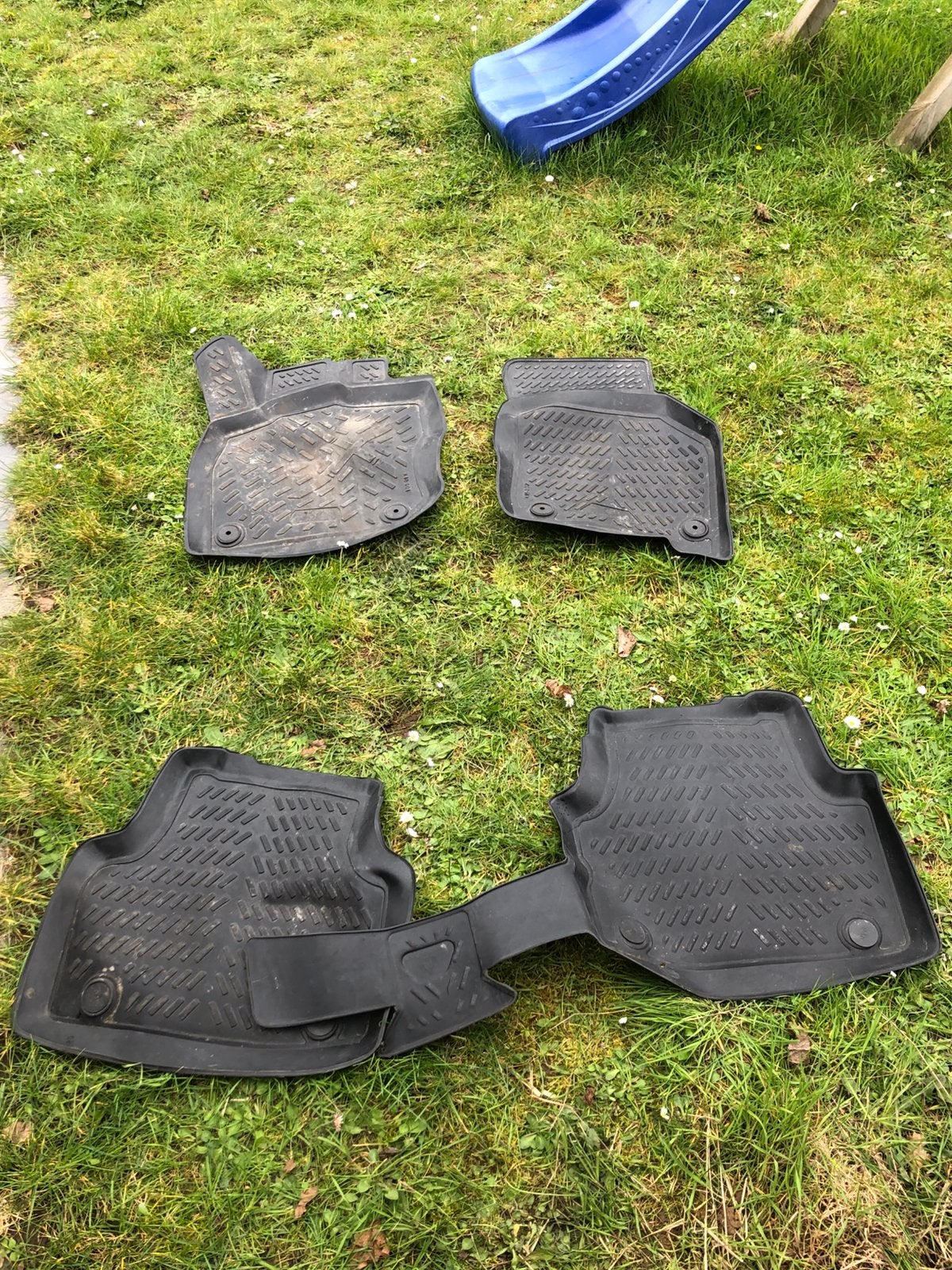 Tapis en caoutchouc pour skoda octavia, Enlèvement, Comme neuf