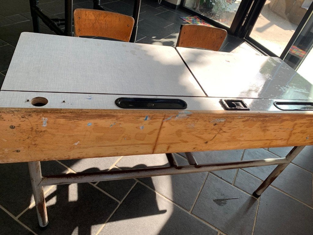 Retro schoolbankje, Enlèvement, Utilisé