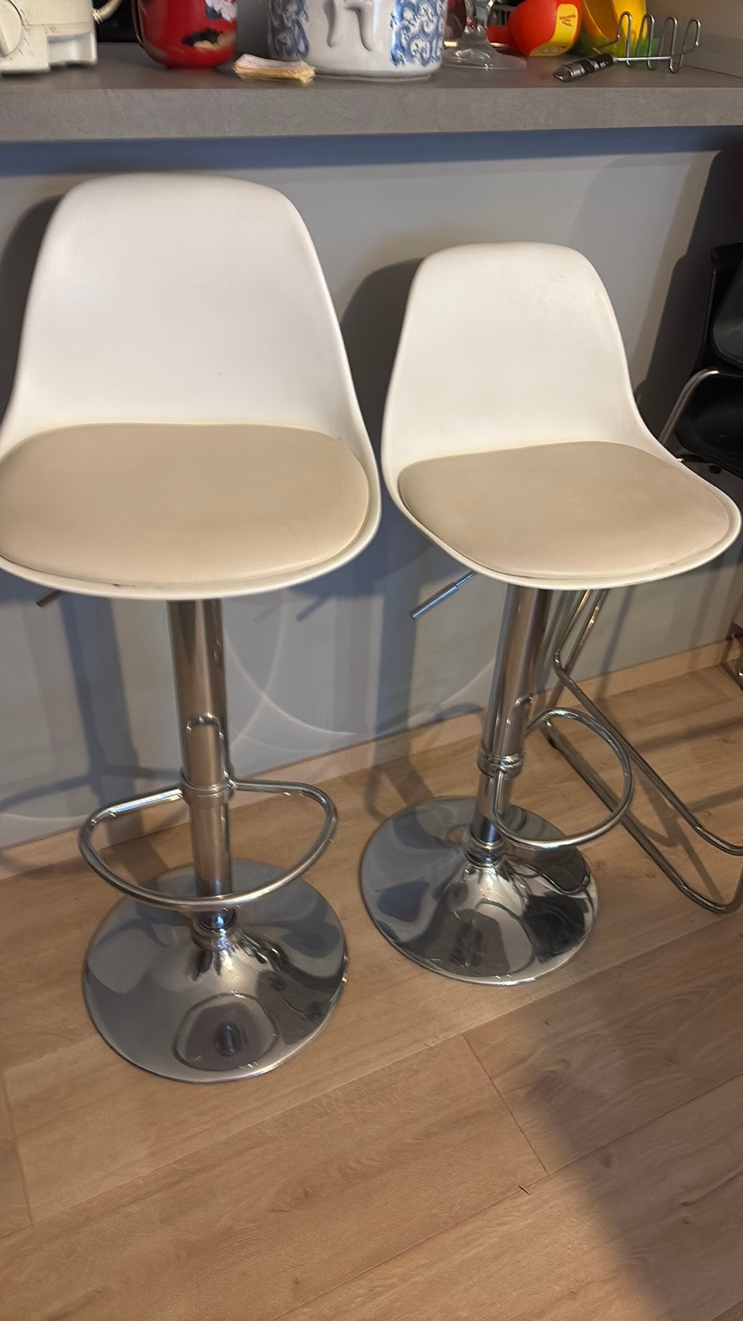 2 ikea bar chairs white adjustable, Huis en Inrichting, Ophalen, Zo goed als nieuw