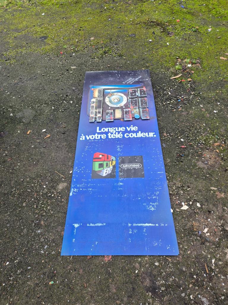 Vintage très grande publicité en relief pour le tv grundig, Collections, Enlèvement, Utilisé, Panneau publicitaire