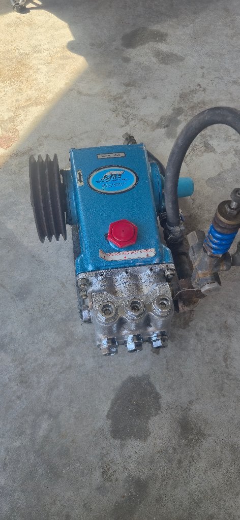 CAT Pumps 1050 hogedrukpomp / triplex plunjerpomp, Jardin & Terrasse, Pompes à eau, Comme neuf, Électrique, Autres types, Enlèvement