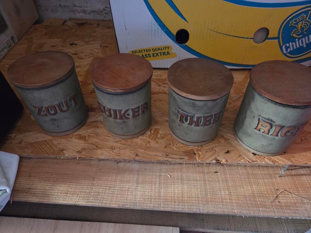 Vintage voorraadpotten, Enlèvement