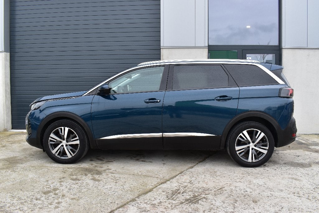 Peugeot 5008 1.2 EAT-8 * 7 zitplaatsen * 1 jaar garantie, Auto's, Dealer onderhouden, 1199 cc, Blauw, 7 zetels
