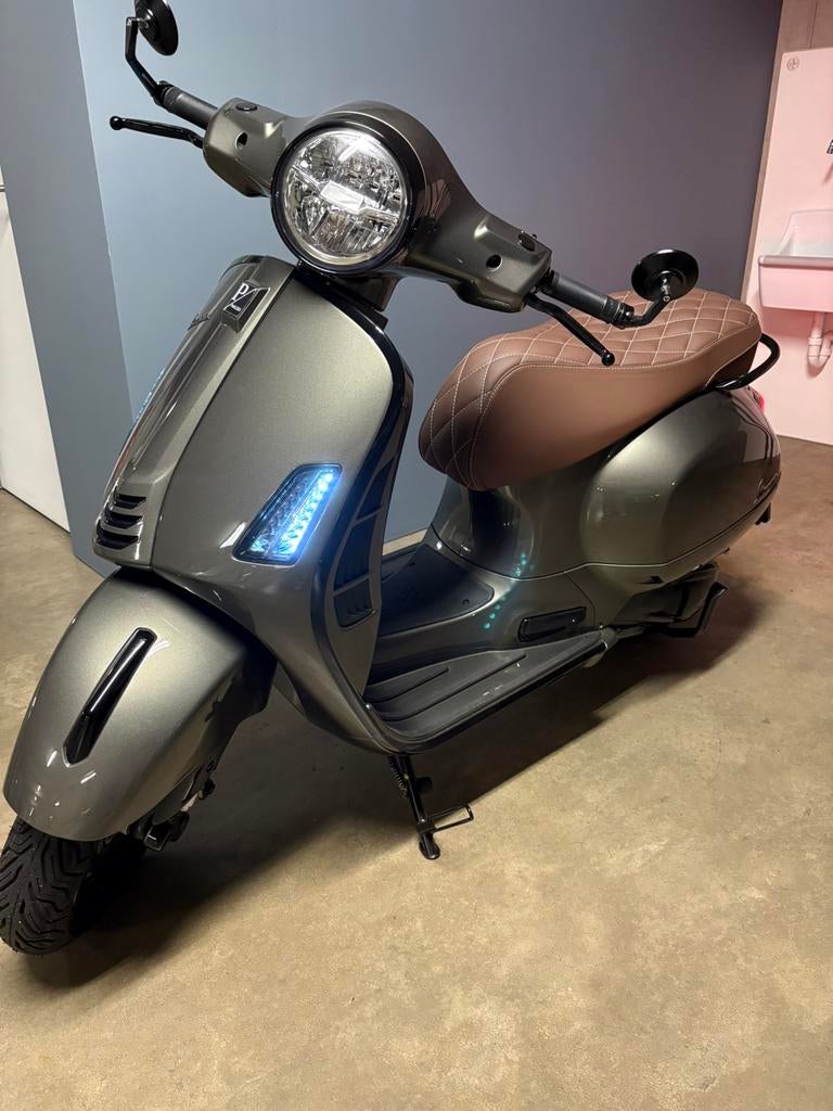 Vespa GTS 300 Supersport Custom LIMITED EDITION, Motoren, 300 cc, 12 t/m 35 kW, Sport, Particulier