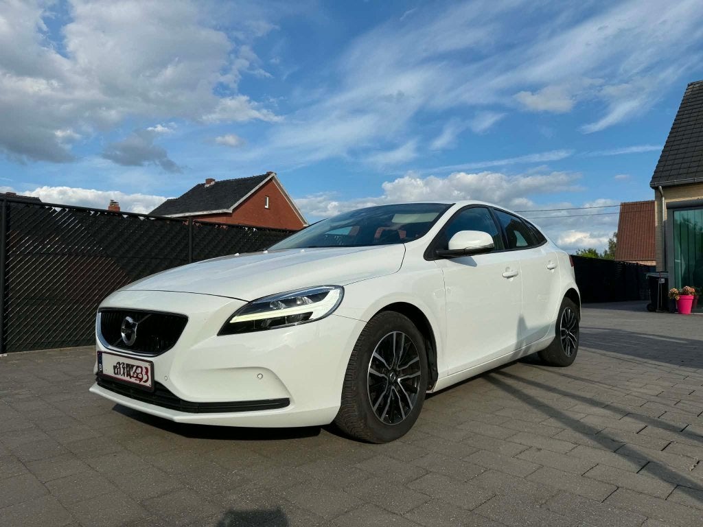 Volvo V40 T2 Black Edition, Auto's, Volvo, 90 kW, Lichtsensor, Stof, 4 cilinders